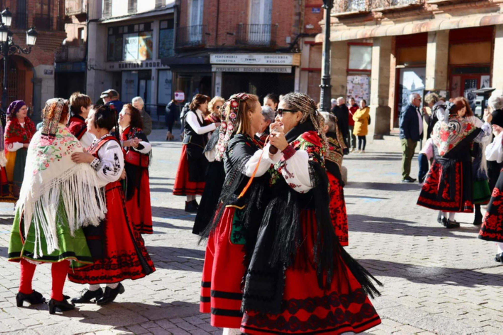 GALERÍA | Así de bien lo pasan en Benavente por Las Candelas