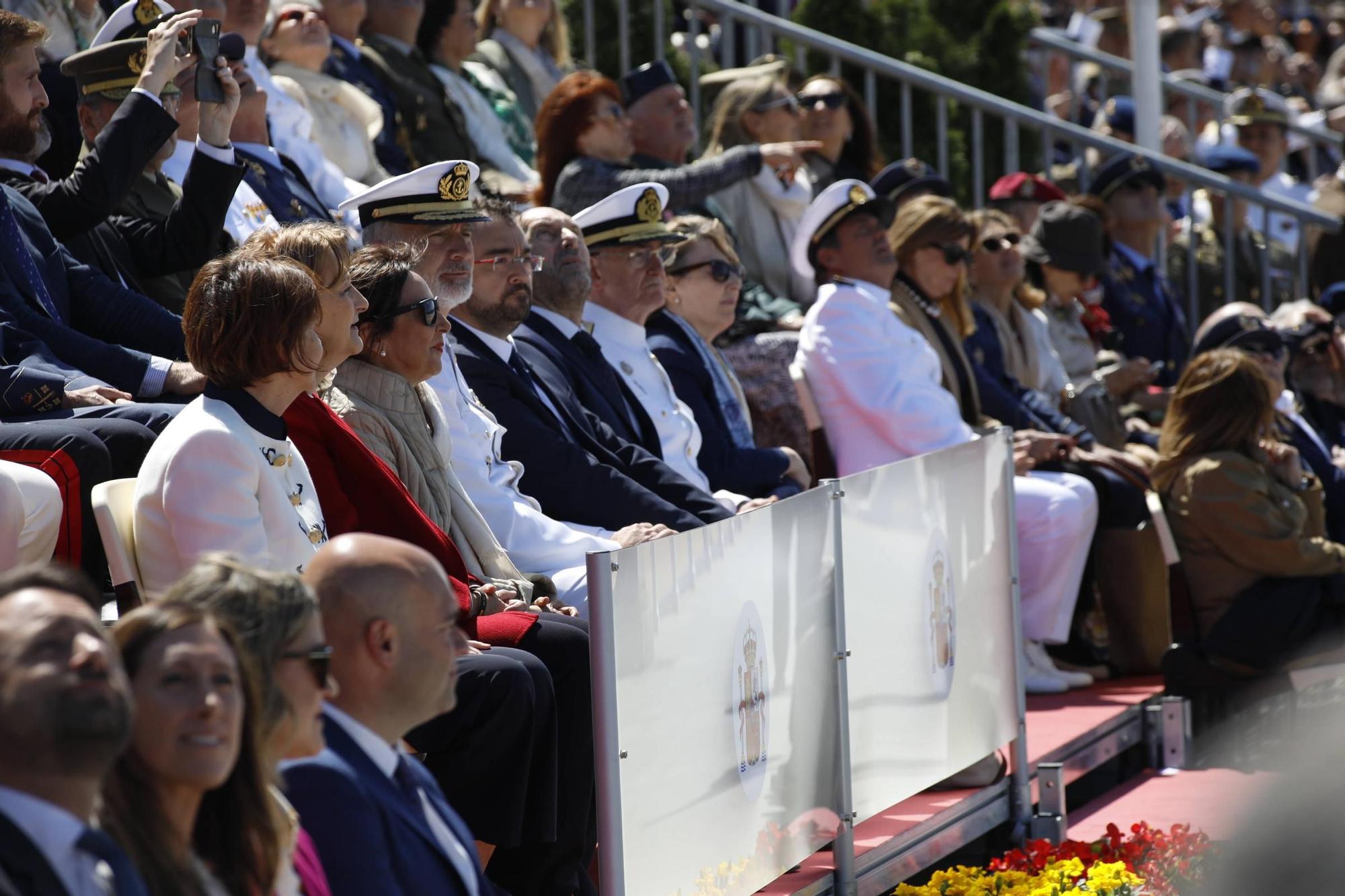 EN IMÁGENES: Así fue la revista naval  del Rey Felipe VI y la exhibición aérea en Gijón por el Día de las Fuerzas Armadas