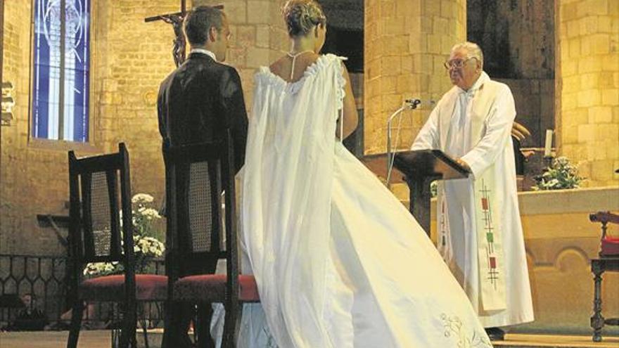 La boda civil se impone a la religiosa en Extremadura y las parejas de hecho van al alza