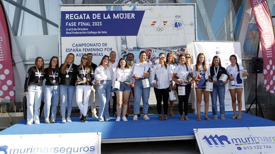 Las alicantinas dominan la Regata da Muller de Vilagarcía