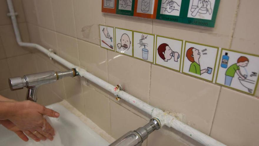 Pictogramas dirigidos a alumnado con autismo, en un centro valenciano.