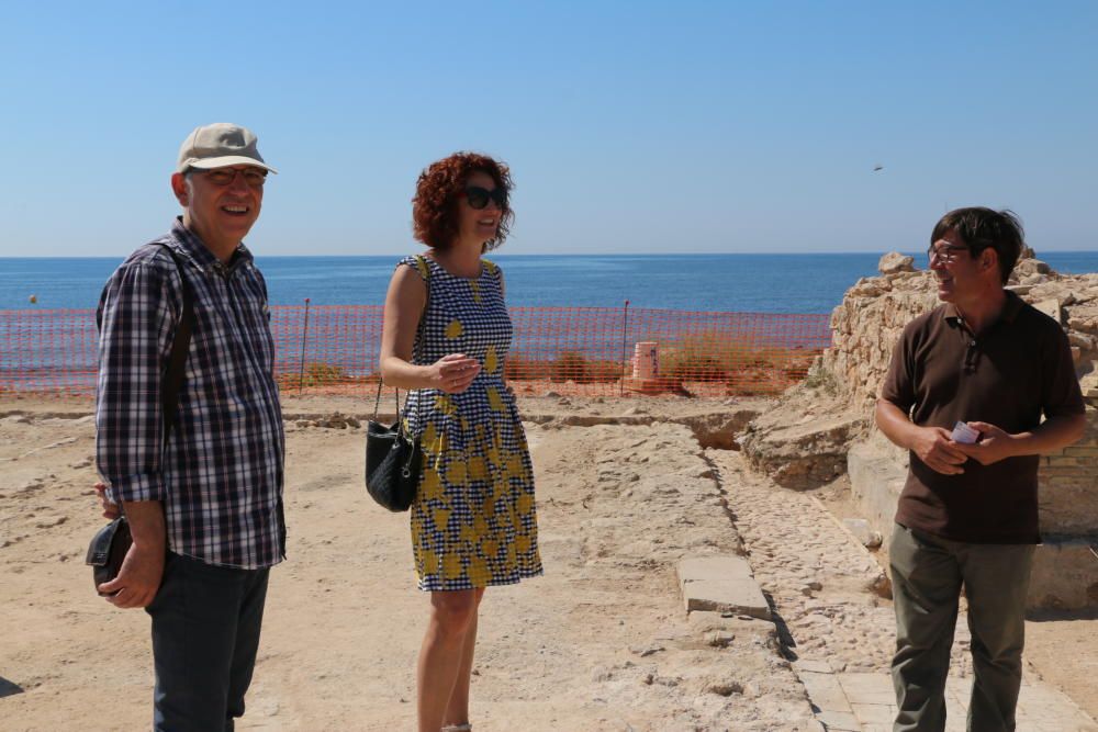 Visita de técnicos y ediles del gobierno local a la excavación del refugio