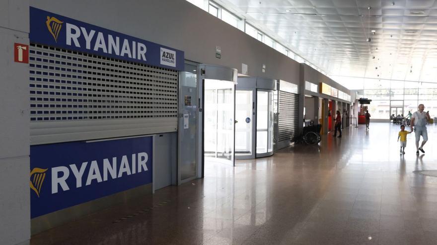 Ryanair recorta sus vuelos en Peinador en plena polémica por el concurso de rutas