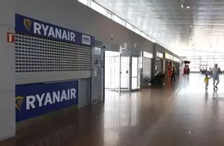 Ryanair recorta sus vuelos en Peinador en plena polémica por el concurso de rutas