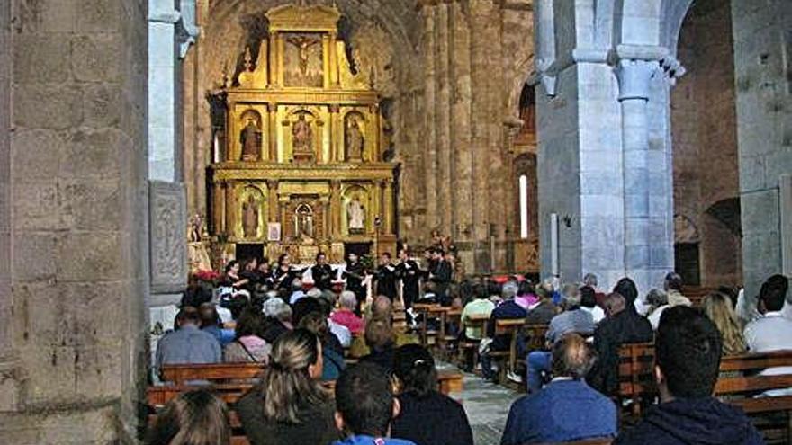 Un concierto de música antigua celebrado en la iglesia de San Martín de Castañeda.