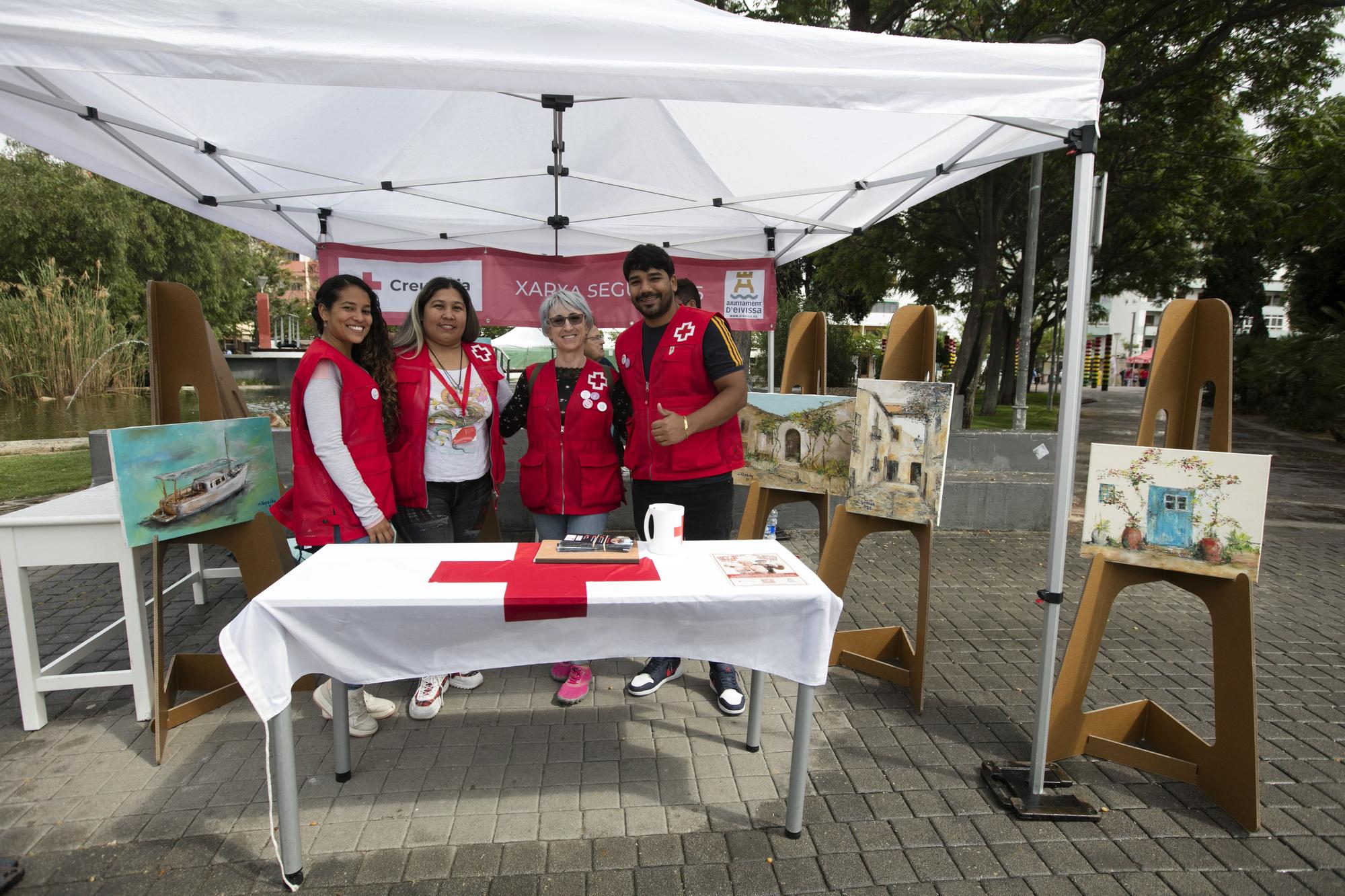 Exposiciones en el Parque de la Paz de los usuarios de Cruz Roja