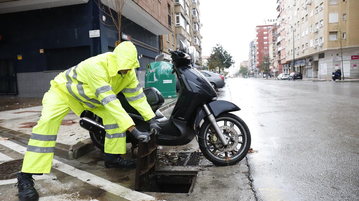 Incidencias en la capital malagueña con motivo de las precipitaciones.