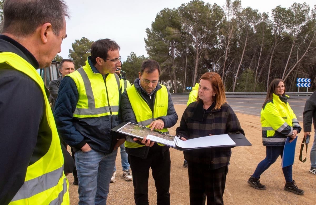 Reme Mazzolari, diputada de Carreteras, visita las obras en la travesía de l’Eliana.
