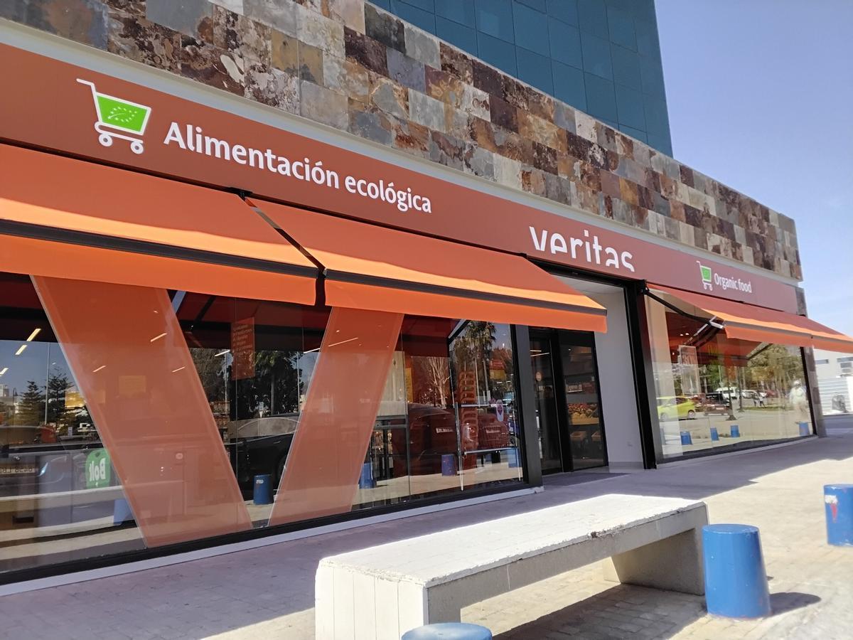 La fachada del nuevo supermercado de la cadena Veritas en la localidad malagueña de Mijas.