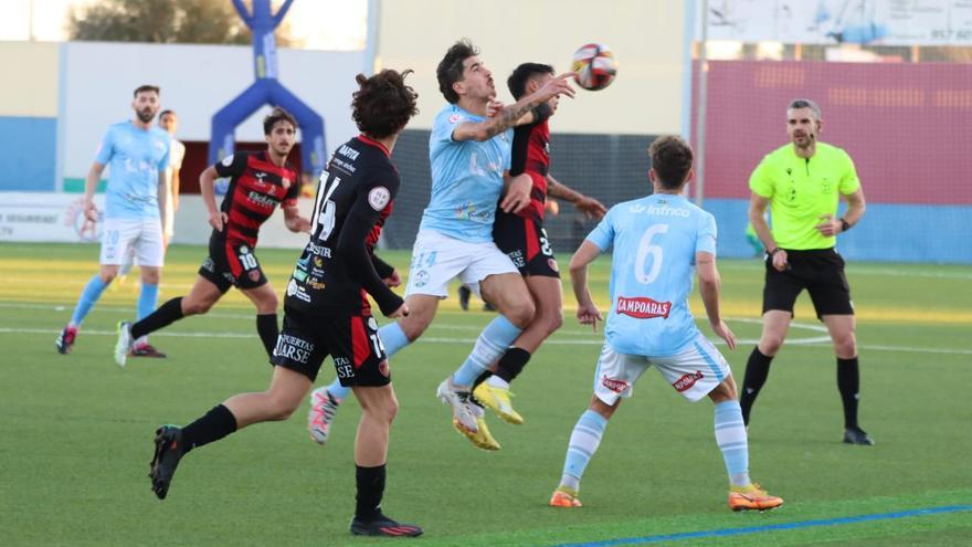 Lance del derbi entre el Salerm Puente Genil y el Ciudad de Lucena.