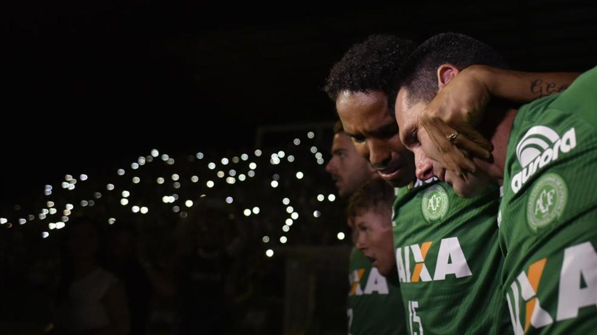 Los jugadores del Chapecoense se mostraron desolados tras el accidente.