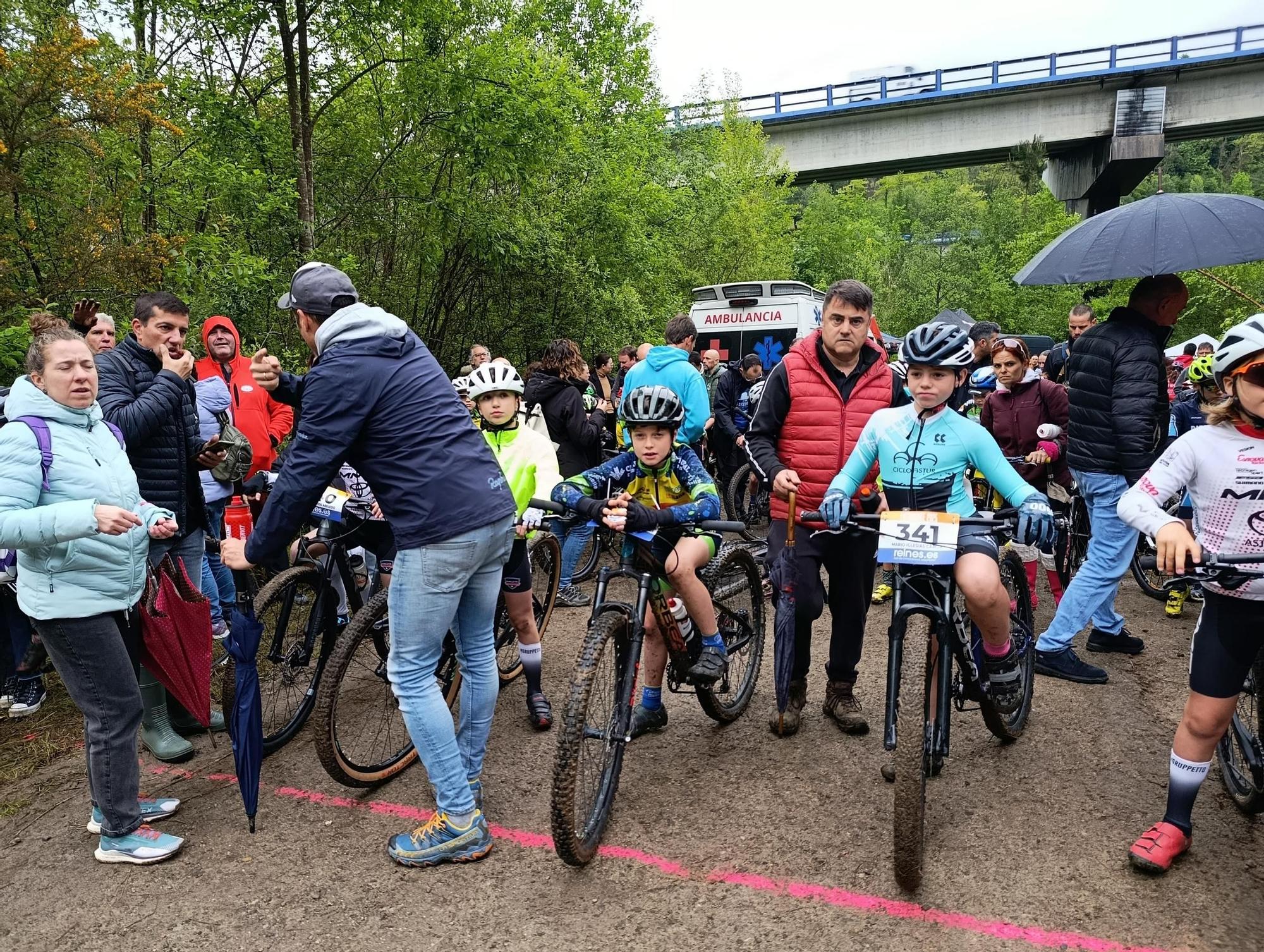 Las jóvenes promesas del ciclismo pedalean en Santa Marina, Siero
