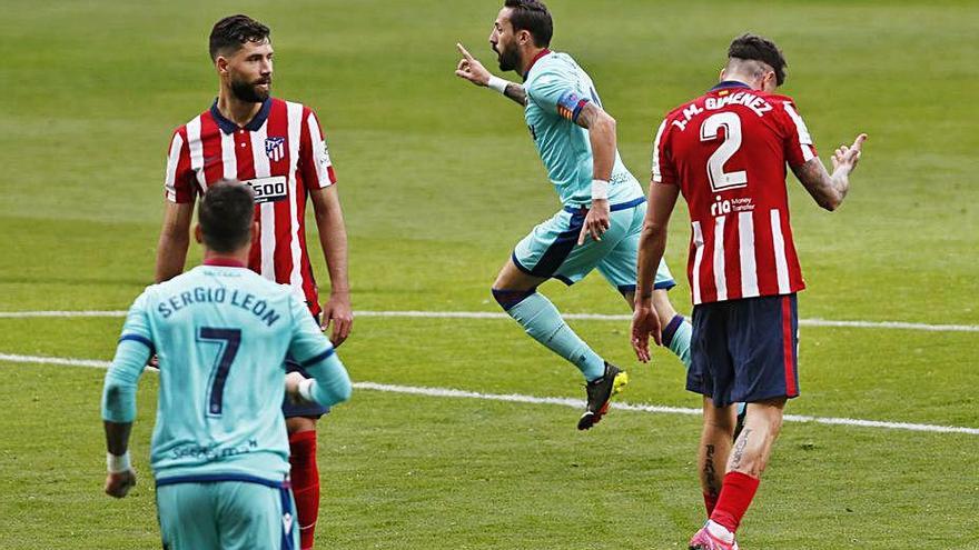 El Llevant es cruspeix el líder al Wanda (0-2)