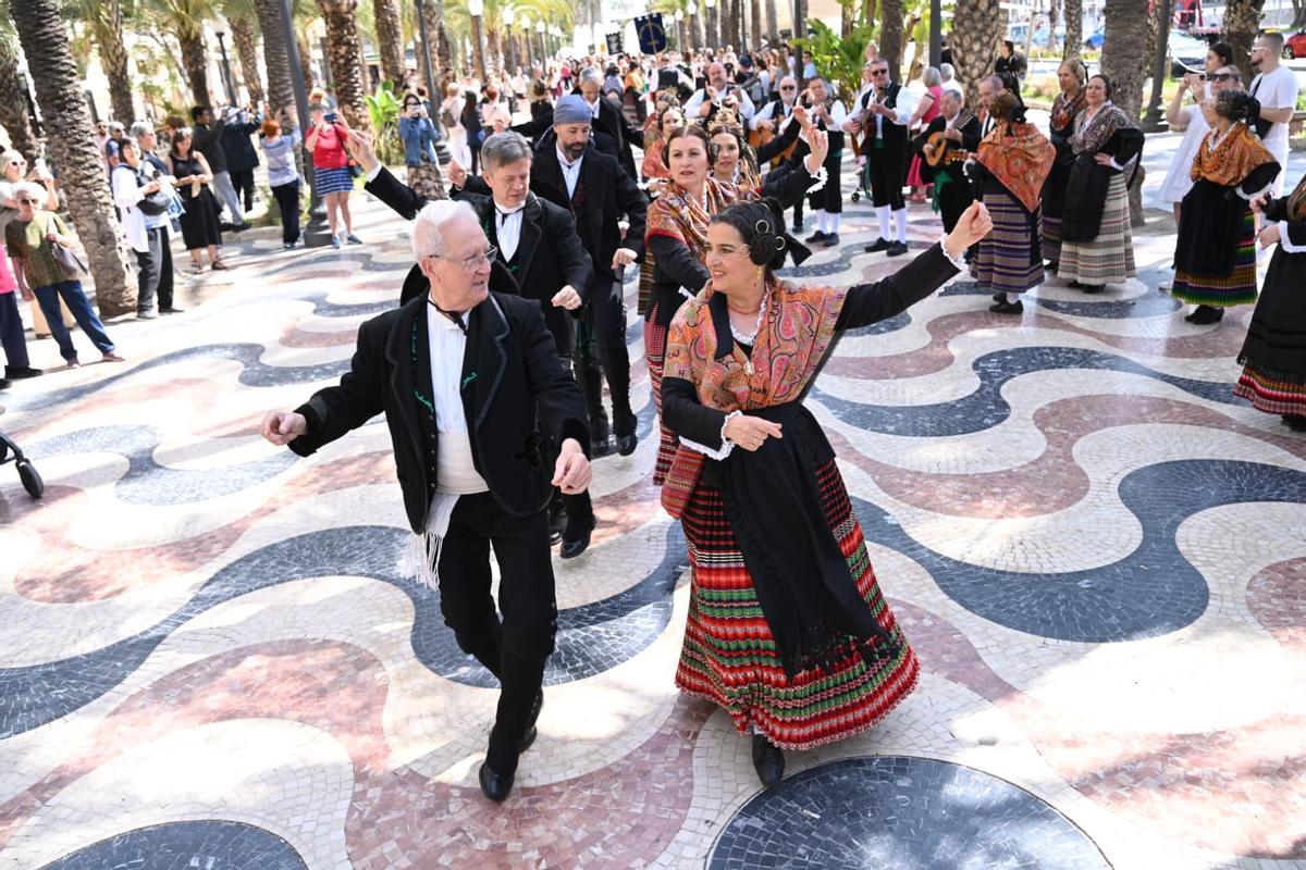 Albacete llega a Alicante con una jornada de folklore y gastronomía Albacete llega a Alicante con una jornada de folklore y gastronomía