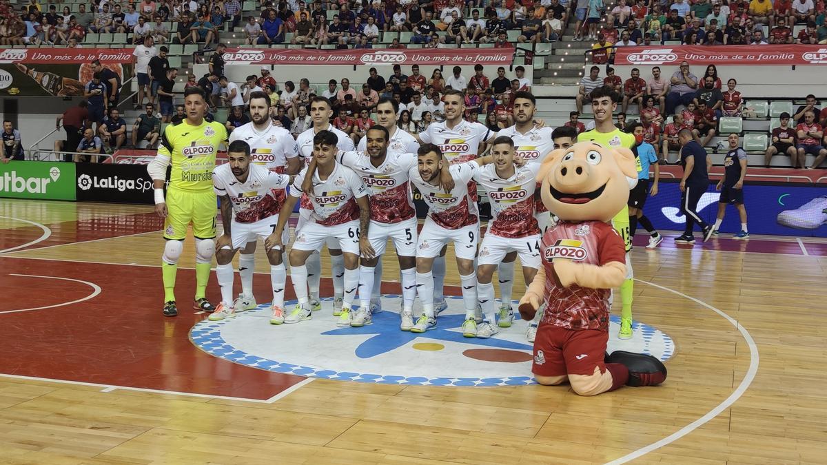 Jugadores de ElPozo, posando antes del inicio del encuentro