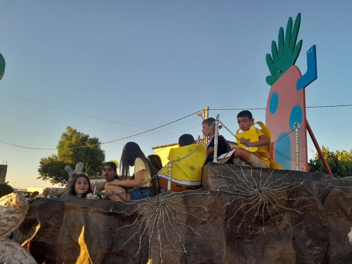 GALERÍA | Morales de Toro se mete de lleno en las fiestas con un desfile de carrozas y disfaces GALERÍA | Morales de Toro se mete de lleno en las fiestas con un desfile de carrozas y disfaces