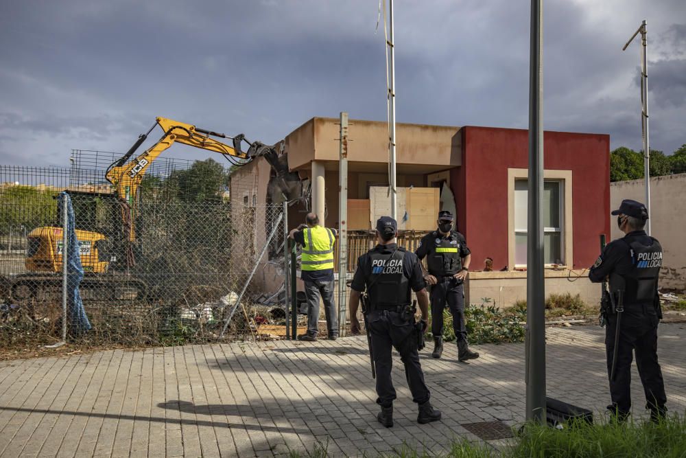 Desalojan a los okupas de los pisos piloto de Son Güells