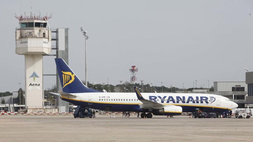 Un avió de Rynair a l&#039;aeroport de Girona