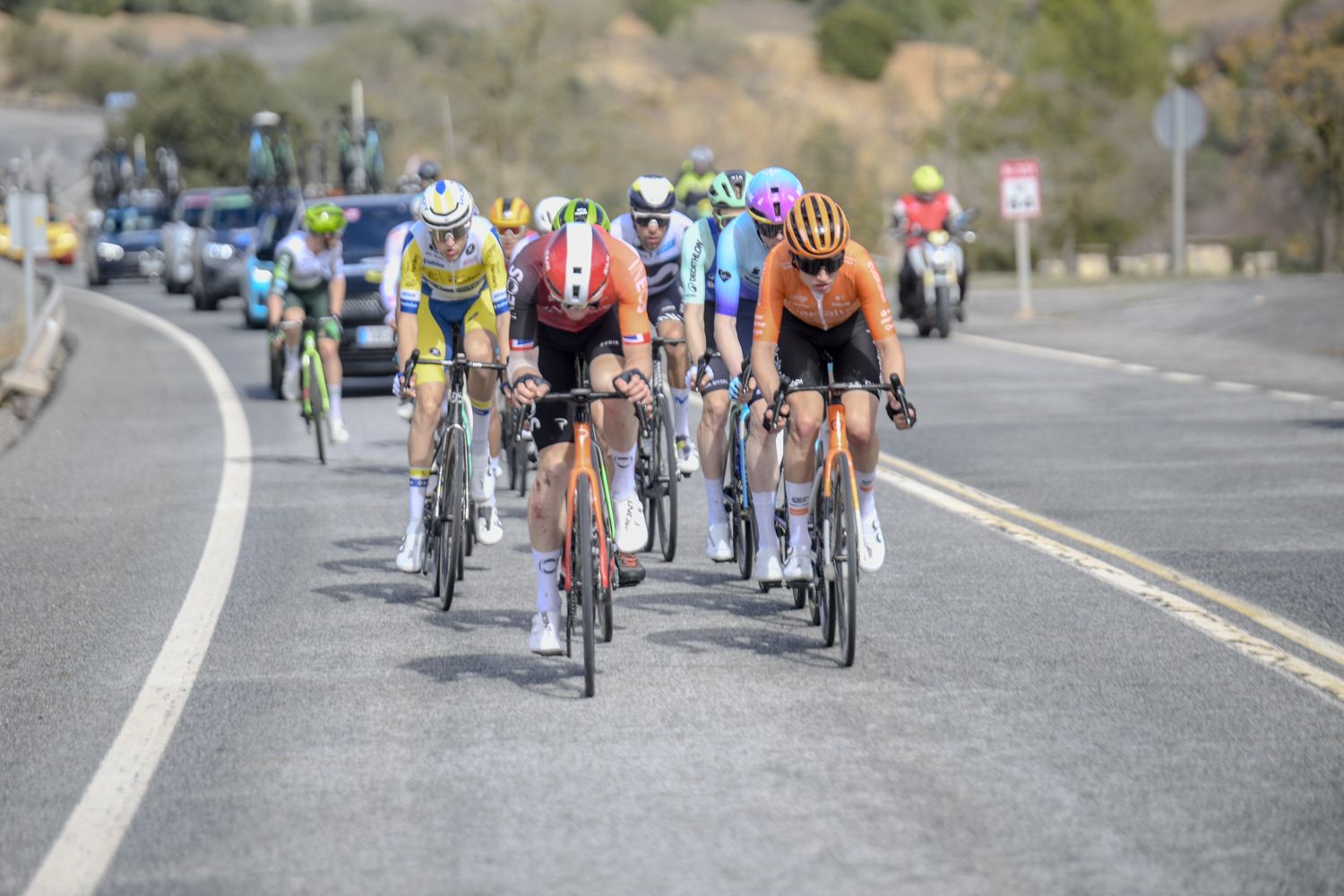 La salida de la etapa de Córdoba de la Vuelta a Andalucía en imágenes