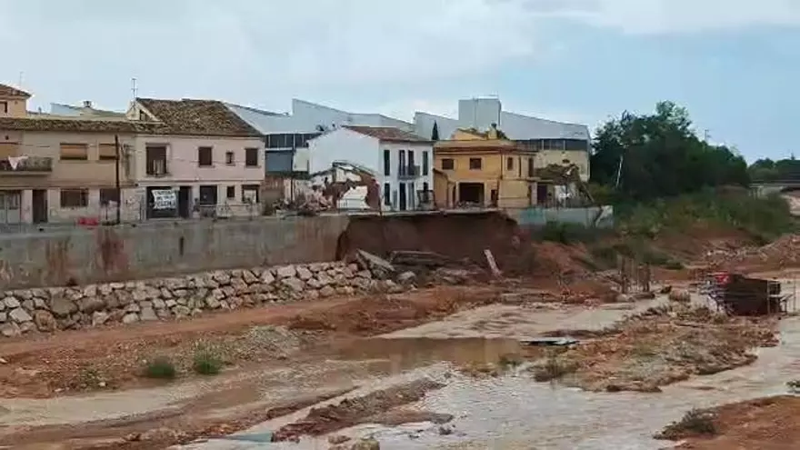 Cae un talud del barranco del Poyo en Picanya