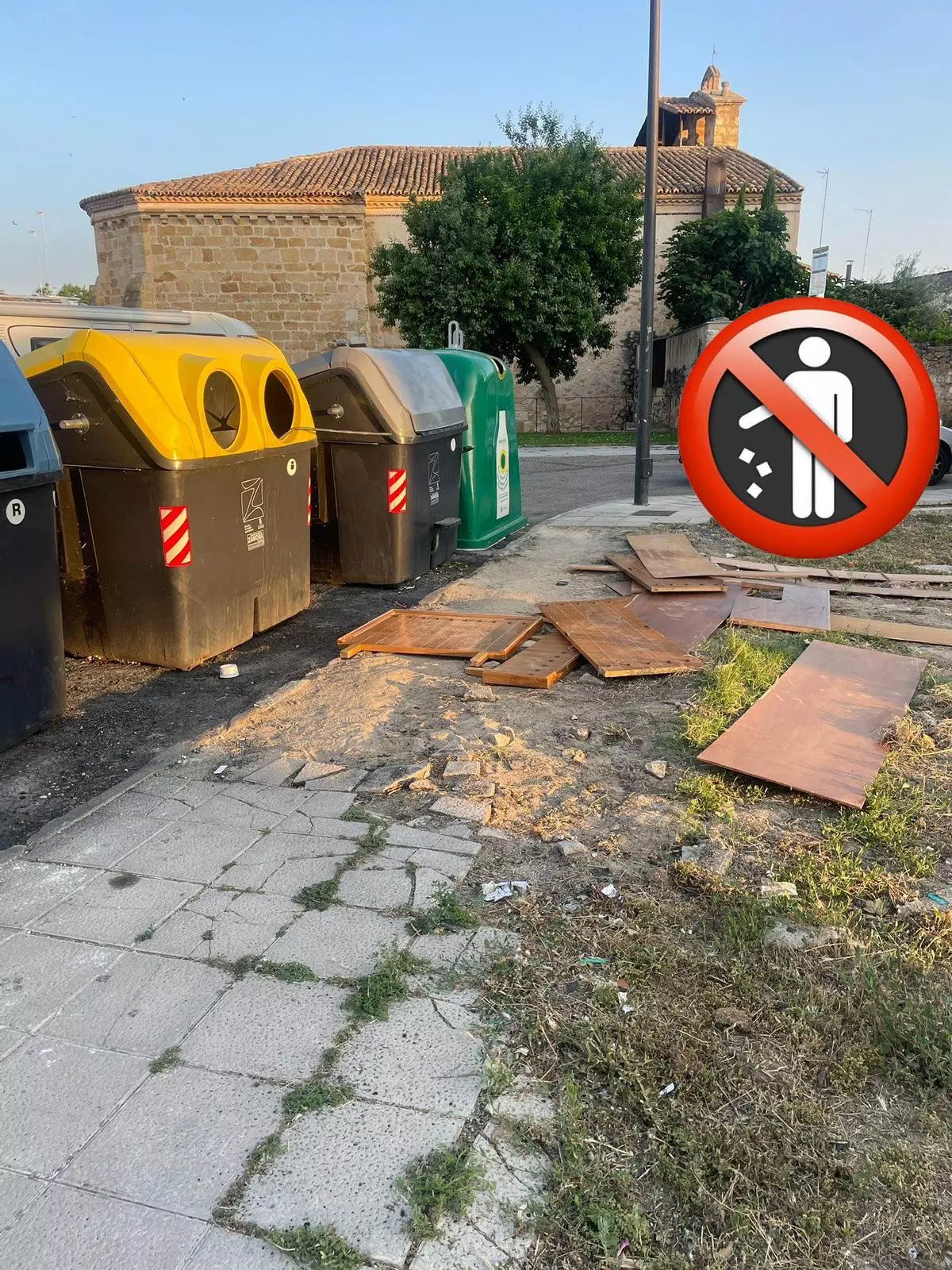 Hartos en este barrio de Zamora por el estado de la acera: "Es una verguenza..."