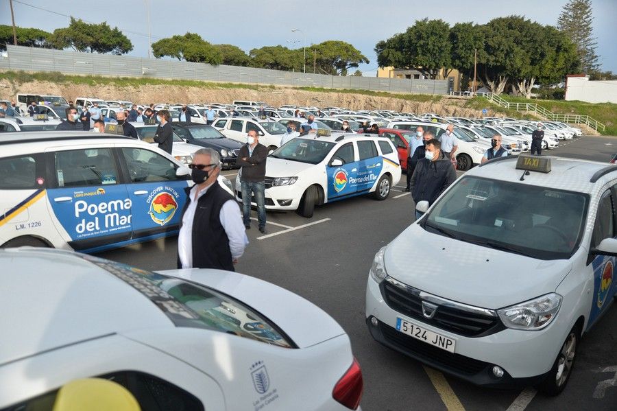 Manifestación-caravana para exigir la regulación del taxi