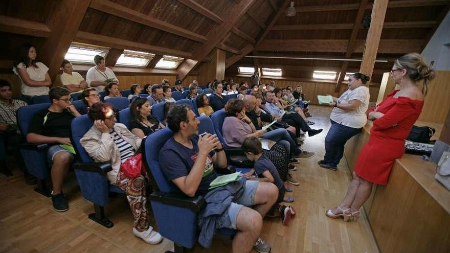 Imagen de la reunión que tuvo lugar ayer en el consistorio. // Bernabé/Cris M.V.