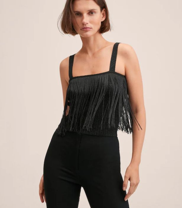 Top de punto con detalle de flecos