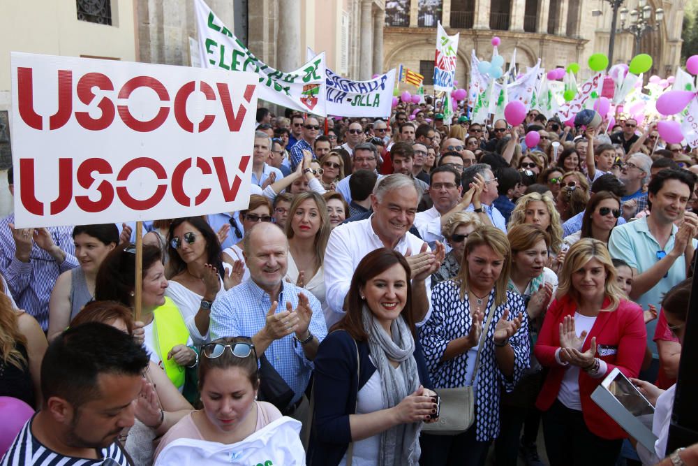 Cientos de alicantinos, en la protesta contra Marzà en Valencia