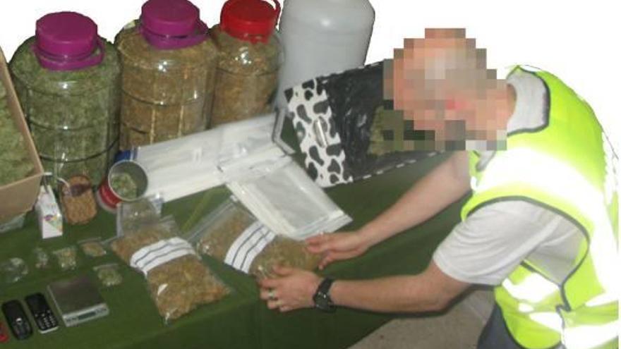 La Guardia Civil incautó grandes cantidades de droga.