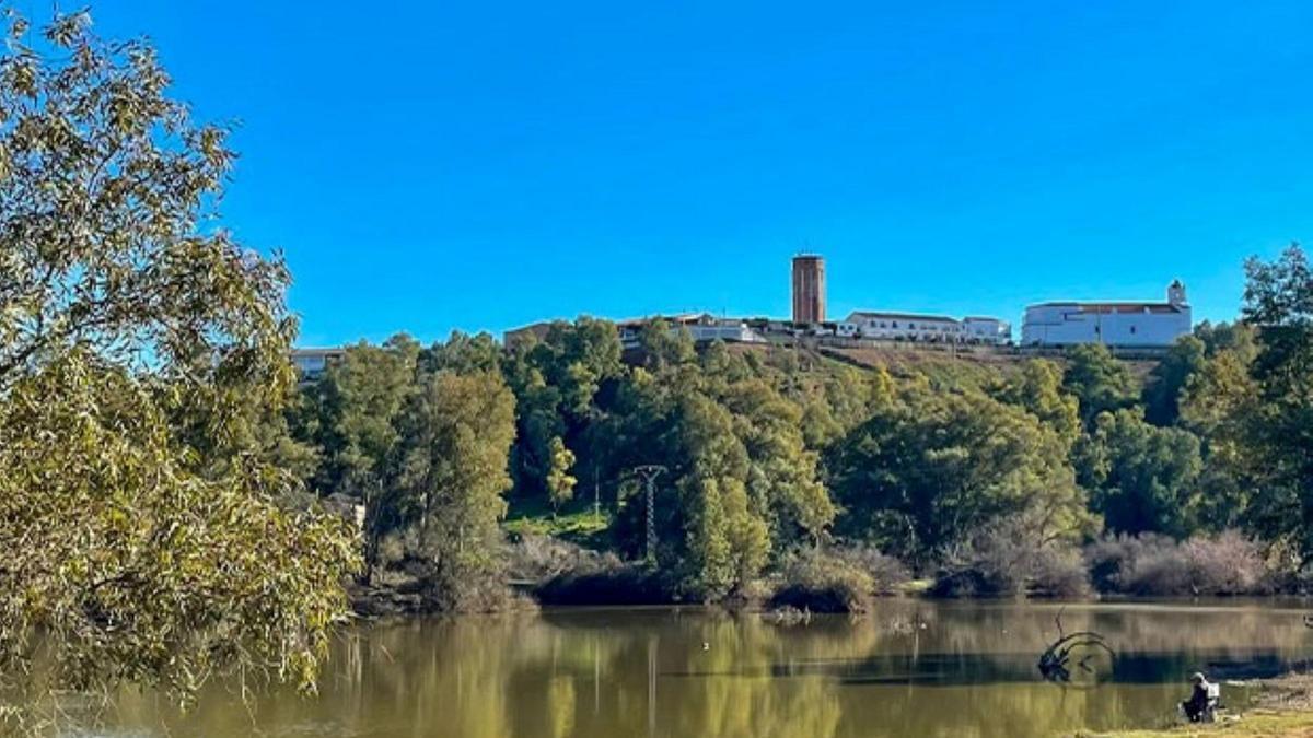Lobón, una joya pacense elevada sobre el Guadiana donde la historia y el paisaje se dan la mano.