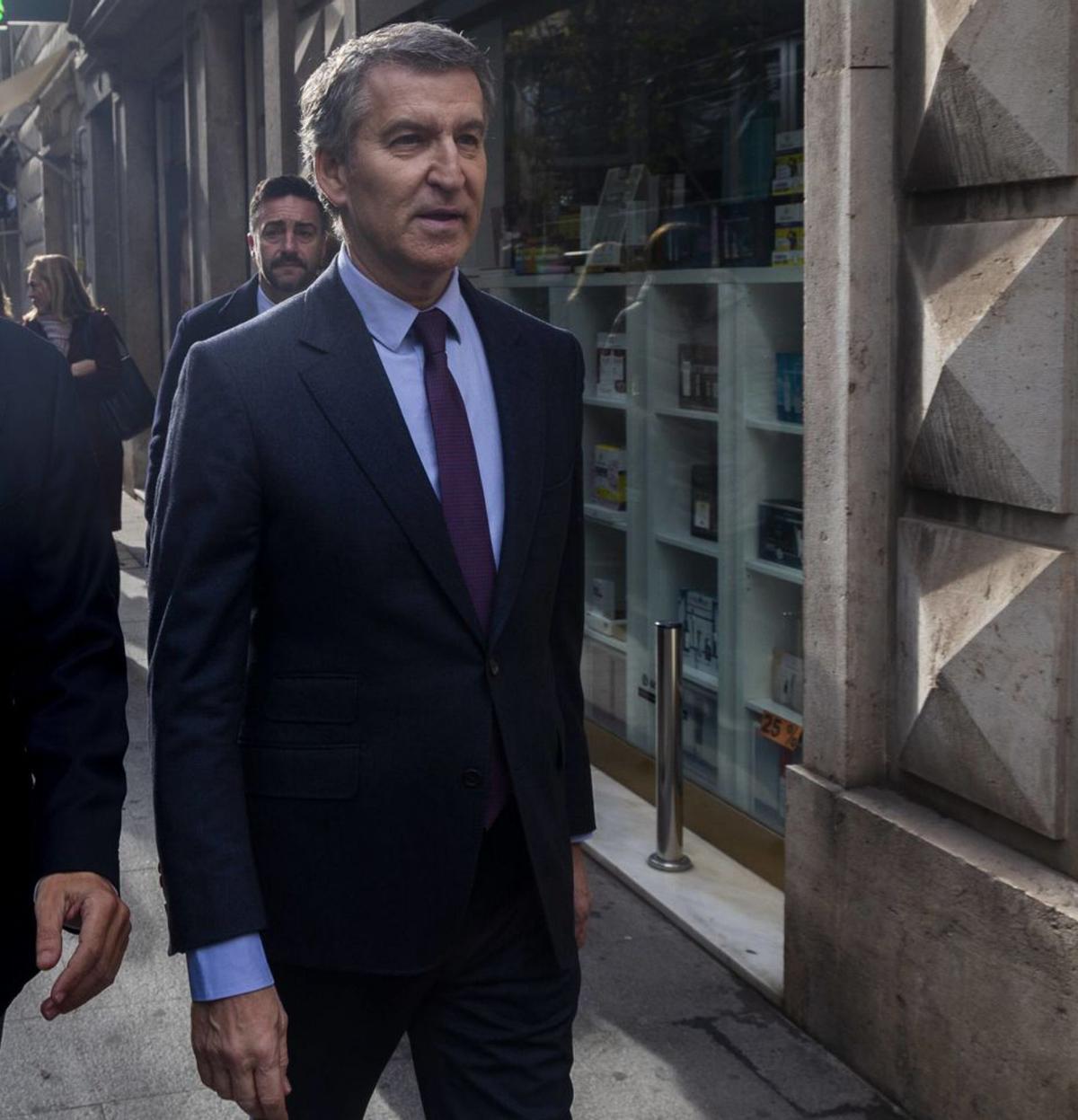 Feijóo promet un pla de 12.000 milions per a València en 10 anys Feijóo promet un pla de 12.000 milions per a València en 10 anys