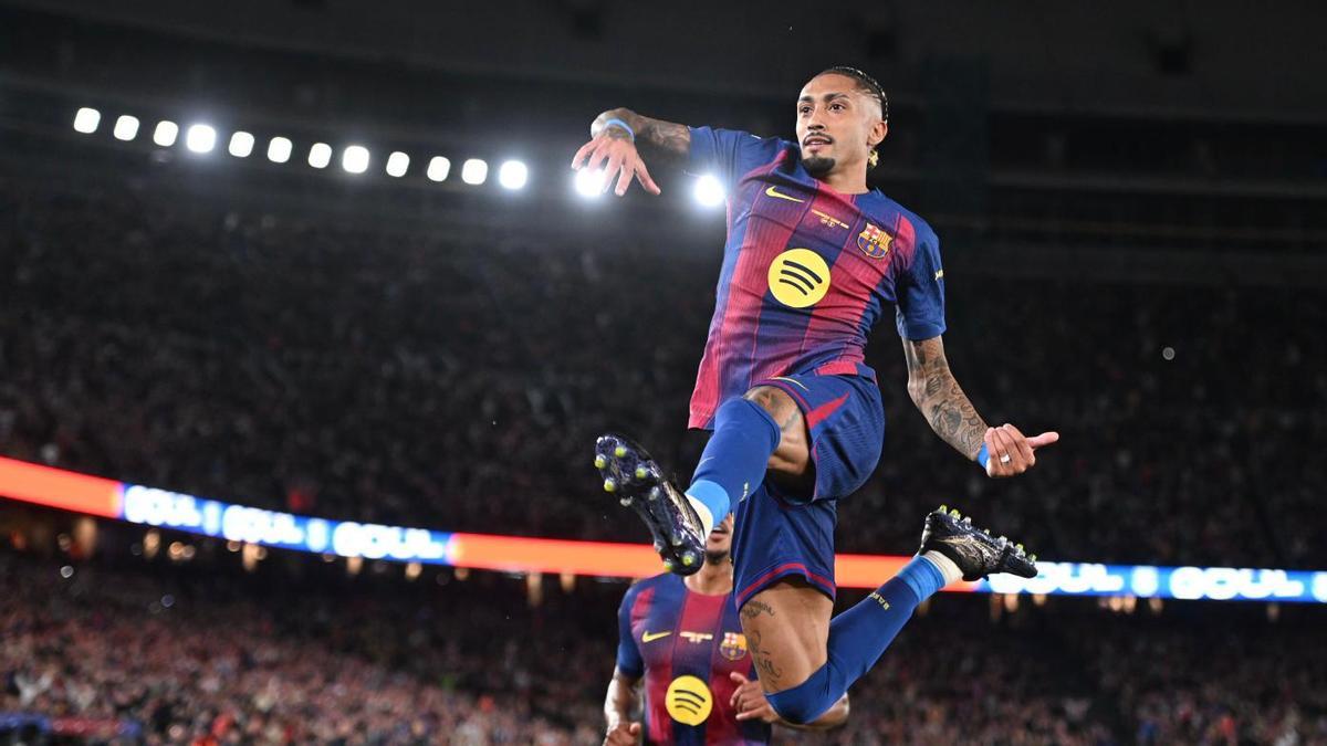 Raphinha, tras marcar de falta el 1-0 para el Barça ante el Betis.
