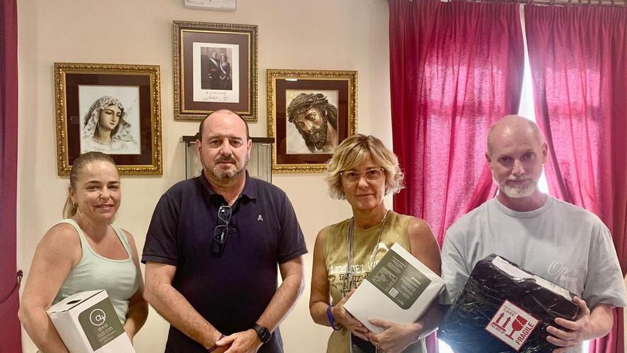 La cofradía del Rocío logra un acuerdo de suministro de aceite de oliva a Proyecto Hombre en Algarrobo