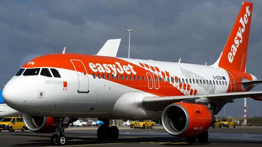 Un avión de EasyJet, en el aeropuerto de Schiphol. |   // EVERT ELZINGA