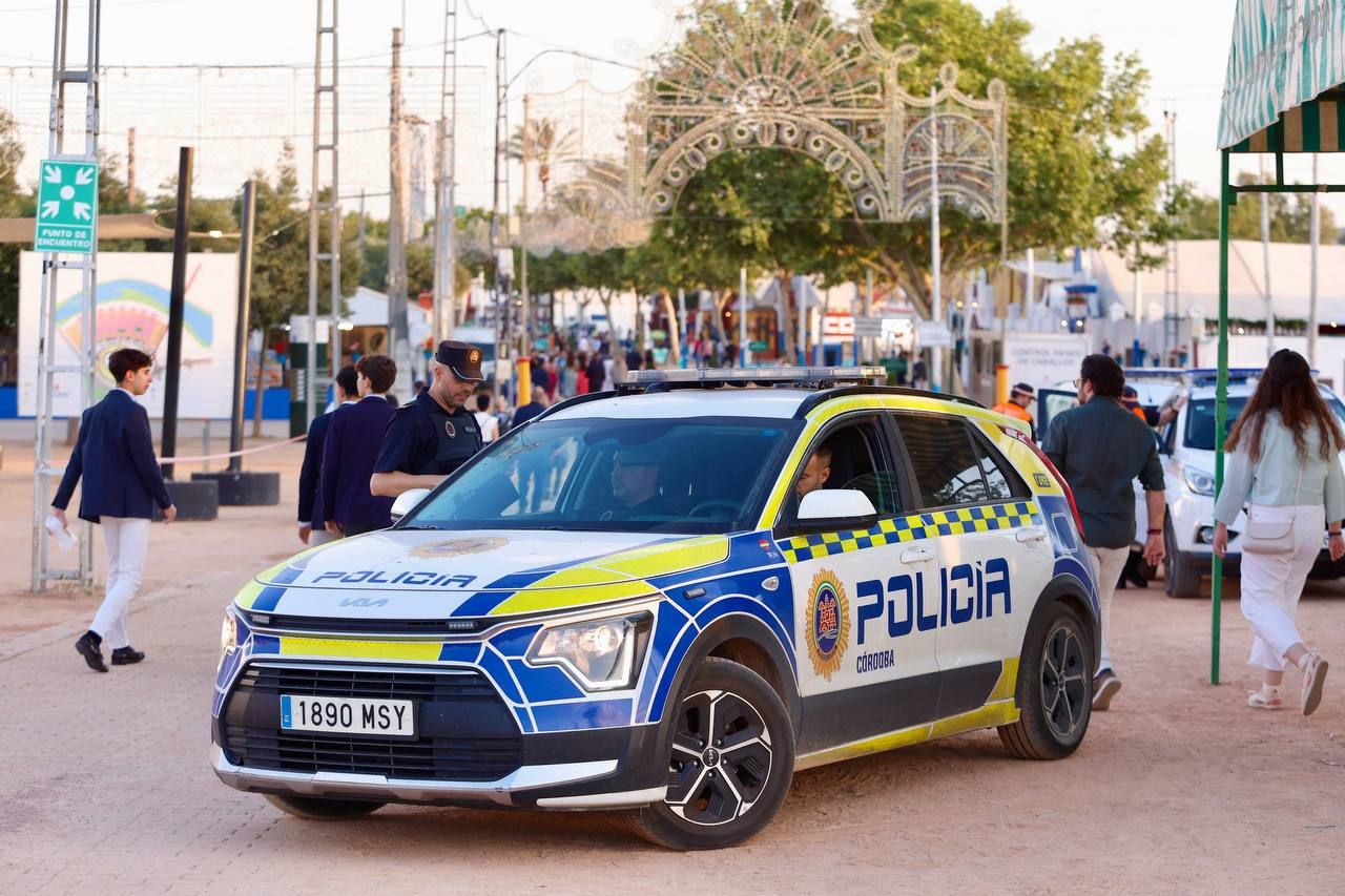 El Arenal se anima desde primera hora en el día del inicio de la Feria de Córdoba