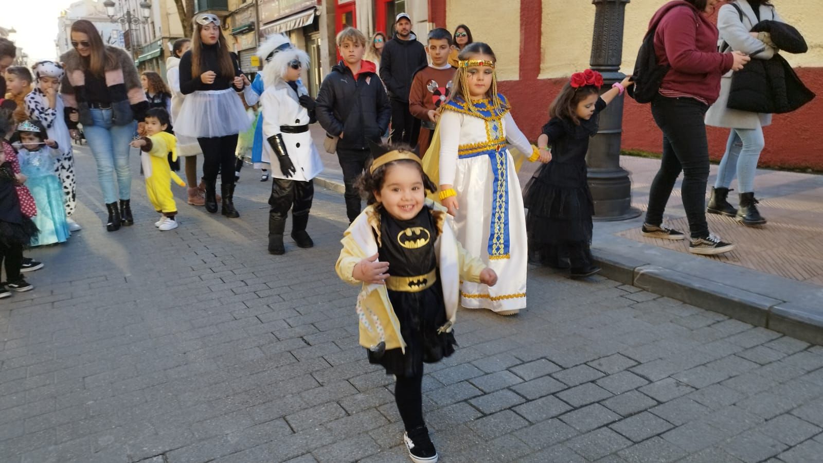 Ribadesella disfruta de su carnaval infantil