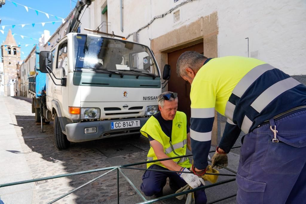 Preparativos para la bajada de la patrona de Cáceres