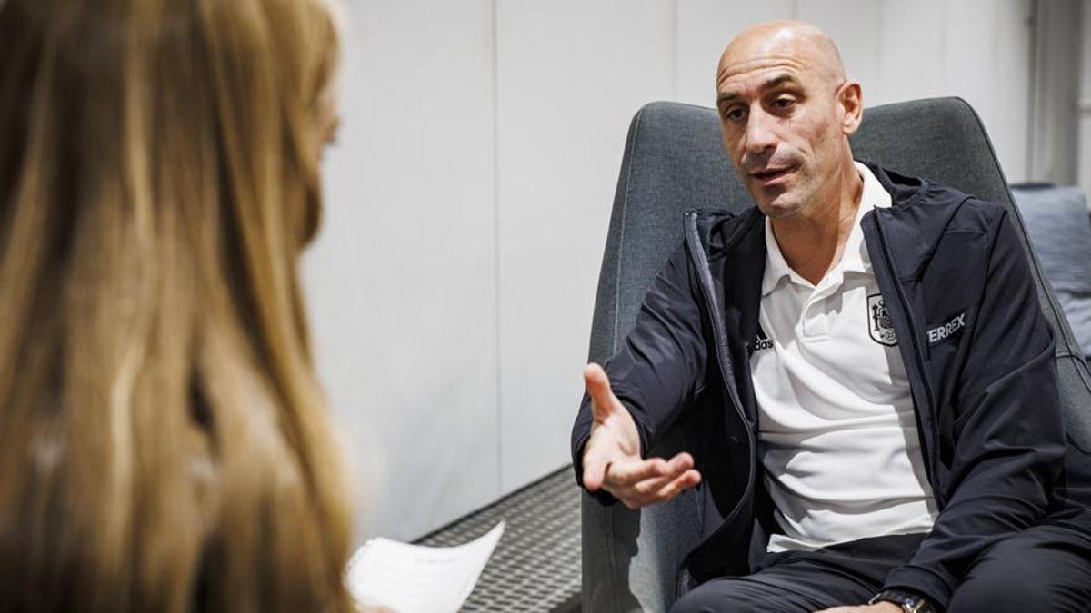 Entrevista a Luis Rubiales en la concentración de la selección española en Sidney.