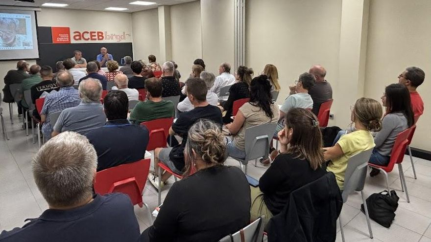 Reunió d’una cinquantena d'empresaris amb responsables del Consell Comarcal per la gestió dels residus