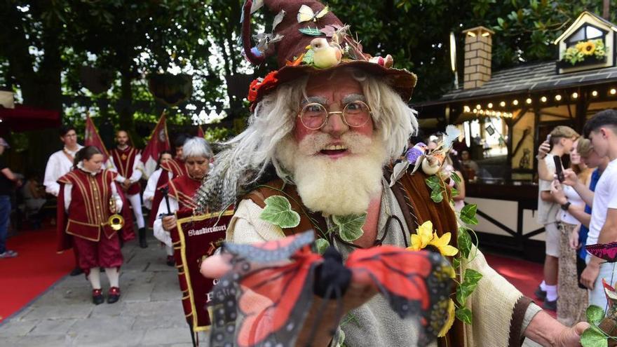 Así ha sido la inauguración de la XXX Feira das Marabillas en la Ciudad Vieja de A Coruña