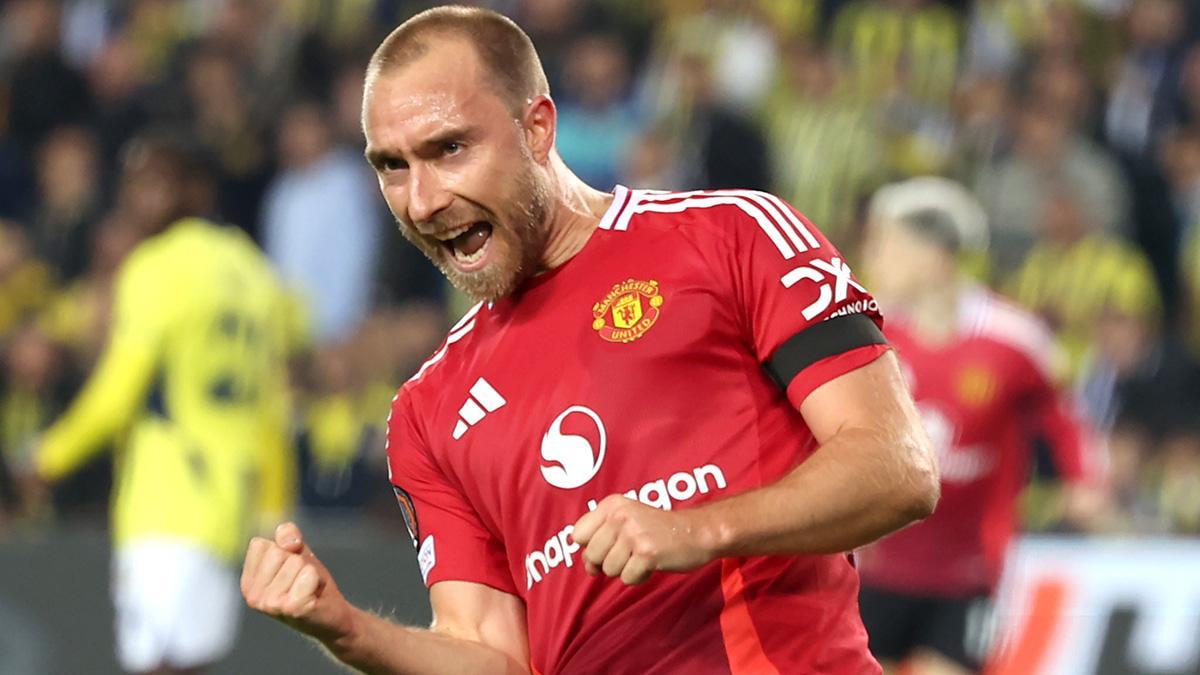 Christian Eriksen del Manchester United, celebra su gol ante el Fenerbahce