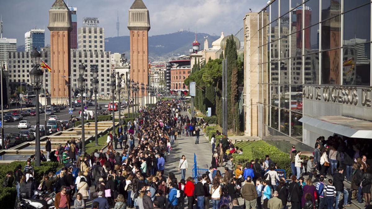 Masiva afluencia de público a la fira de repostería creativa de Barcelon ha provocado el cierre de las puertas al público.