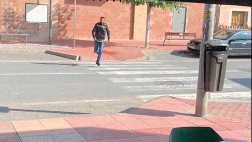 El detenido por romper el cristal de un bar de Murcia y herir a una mujer alega que iba muy borracho