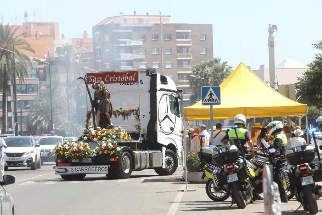 Los camiones salen a las calles de València para honrar a San Cristóbal