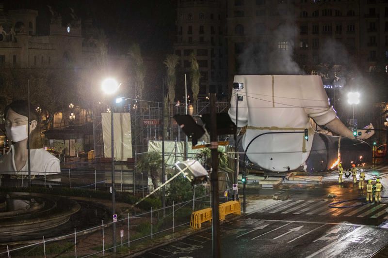 Así ha sido la cremà de la falla municipal