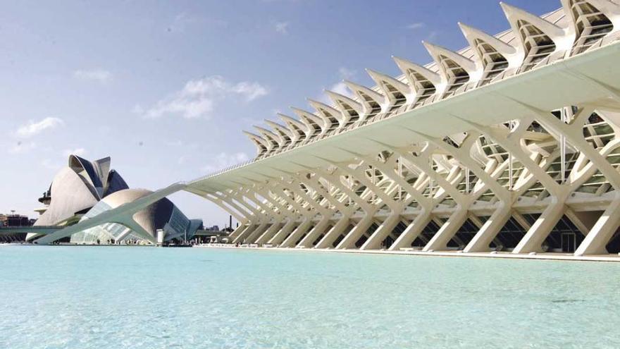 Vista de la Ciudad de las Artes, con el Museo Príncipe Felipe, el Hemisfèric y el Palau de les Arts.