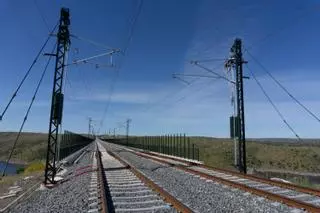 Cuenta atrás para el primer tren electrificado en Extremadura