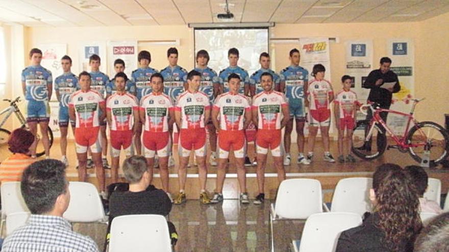 El Club Paco López presenta su equipo de ciclismo