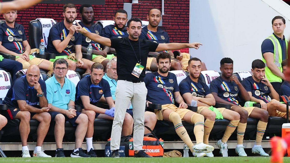 Xavi Hernández dando instrucciones en el partido ante el NY Red Bulls